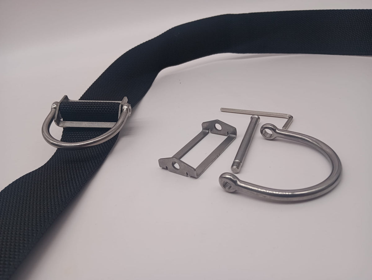 FLEX-D-Ring von TSS am blauen Gurt Nahaufnahme